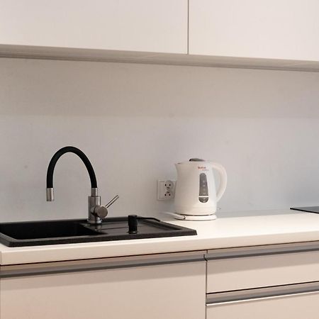 Apartament Z Upadkiem Ikara / Apartment With The Fall Of Icarus Лодзь Екстер'єр фото